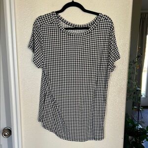 Black and White Houndstooth Women's Top